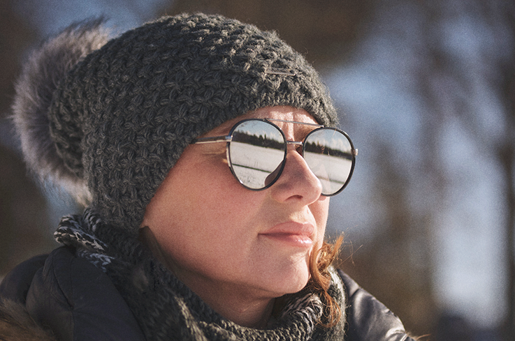 A importância dos óculos de sol no inverno.