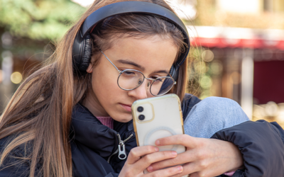 Telas na infância: como o filtro de luz azul pode  proteger a visão das crianças.
